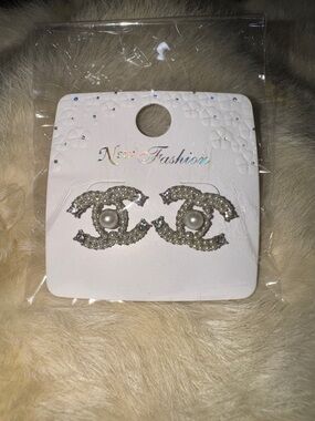 Gold Pearl Interlocking C Logo Stud FASHIO Earrings NEW